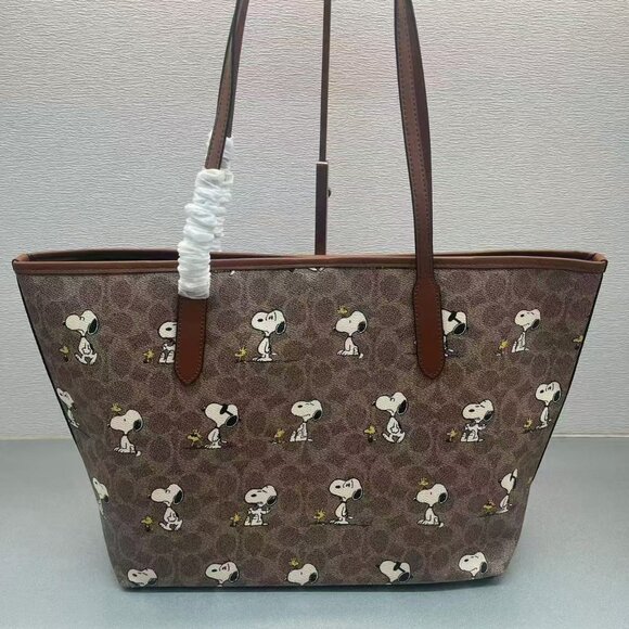 Coach Snoopy City Tote size 34*29*11cm - Picture 3 of 7